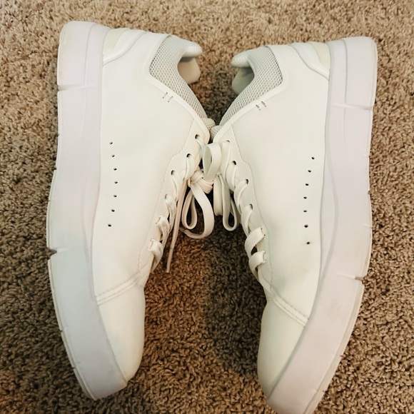 *Barely Worn* On Roger Advantage 1 Women's White Leather Sneakers, Size 9.5 - Picture 15 of 16